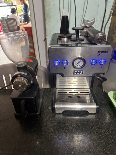 ម៉ាសុីនកាហ្វេ មួយឈុត