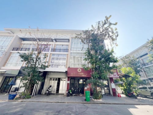 ផ្ទះអាជីវកម្ម សម្រាប់ជួល ក្នុងបុរីប៉េងហួតបឹងស្នោរ