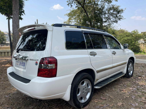 សួរស្តីពុកម៉ែបងប្អូនខ្ញុំលក់ឡានហៃឡិនឌ័រមួយគ្រឿងឆ្នាំផលិត2004FullOptionប៉ុង2កៅអីបីជួរសុំណុំតំលៃ16900$