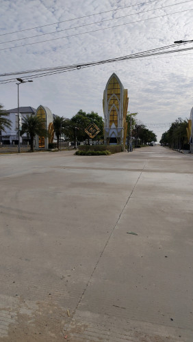 លក់ផ្ទះប្រញាប់នៅម្ដុំផ្សារតួសម្បូរ ទំហំដី5x23ម៉ែត្រសាច់ផ្ទះ5x17ម៉ែត្រ មានផ្សារសាលារៀនបន្ទីរពេទ្យ