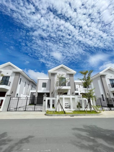 វីឡាព្រីនសម្រាប់លក់ នៅបុរីភ្នំពេញផាកផ្លូវលេខ 6A