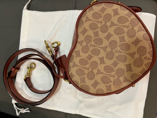 កាបូប សុីន នៅថ្មី99% ទិញមកមិនដែលប្រេី