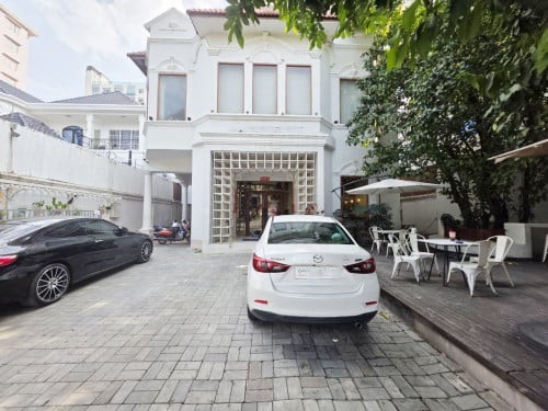 ផ្ទះអាជីវកម្ម ជួល នៅបឹងកេងកង១​ | Commercial House For Rent in BKK1