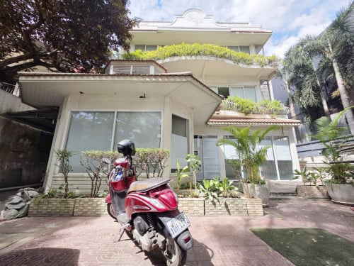 ផ្ទះអាជីវកម្ម ជួល នៅដូនពេញ | Commercial House For Rent in Daun Penh