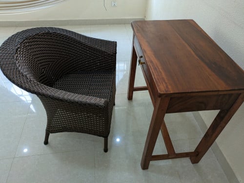 ​តុ និង កៅអី មួយទឹក　Desk and Chair　桌子和椅子