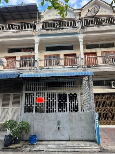 ផ្ទះល្វែងសម្រាប់លក់នៅក្បែរផ្លូវ២០០៤ Flat for Sale 89000$ (ចរចា)  បញ្ជាក់លក់តម្លៃធូរដោយសារកុនលុយ