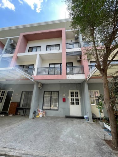 វីឡាកូនកាត់សំរាប់ជួលនៅក្នុងបុរី អារ៉ាតា | Link House for Rent in Borey ARATA