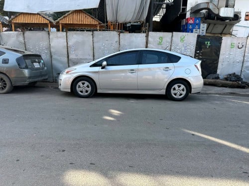 ឡានលកPRIUS2011អុកសិន៣ថ្មី