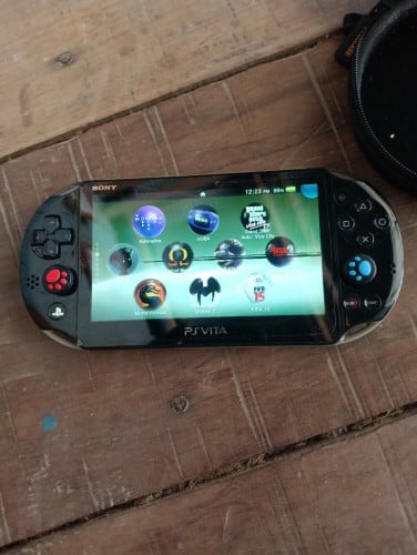 លក់ps vita slim256g jb ស្នាមអេក្រង់ដូចក្នុងរូបដំណើរការទាំងអស់ថ្មកាន់