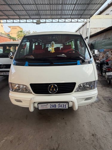 រថយន្ដសាំយ៉ុង  ឆ្នាំ 02 តម្លៃចរចា ssangyong istana