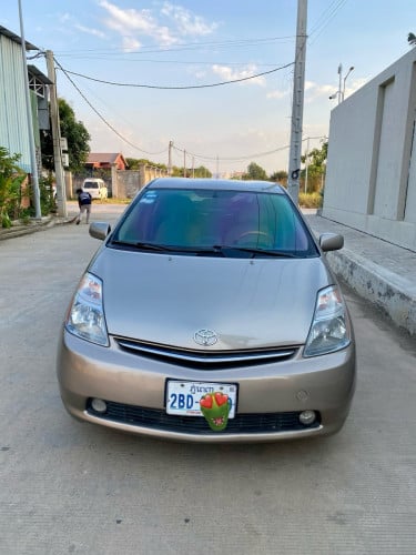 រដយន្ Today Prius ឆ្នាំ05 ពណ៍មាស ឡាននៅស្អាតលក់