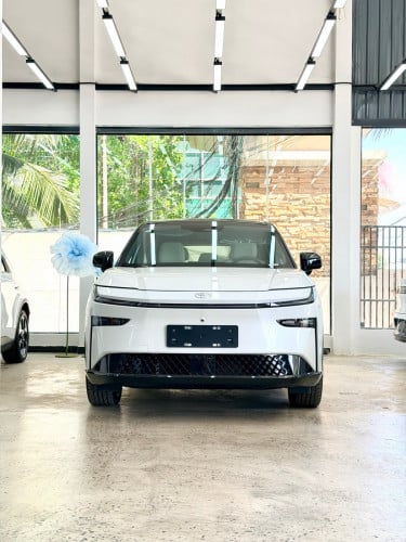 ✅ថ្មីខ្លាញ់គោ តំលៃពិសេសជូន 33500$ មានស្តុកស្រាប់ អាចមើលផ្ទាល់🚘MAX 2025 TOYOTA BZ3X កាំម៉ៃ_ដំបូលខ្មៅ