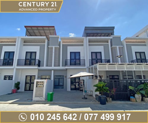 🏘 វីឡាកូនកាត់ (LA) ក្នុងបុរី Sak Land ត្រូវការលក់បន្ទាន់ខ្លាំង (កូដ:​ A06-059714)