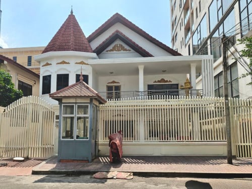 វីឡាសំរាប់ជួលដូនពេញ   / Villa for rent Daun Penh