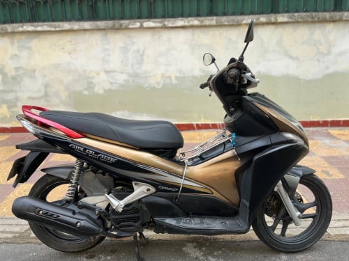 Honda Airblade (2011, 110cc, 720$) have all documents
