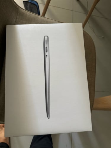 MacBook Air 13inch core i5 Ram8G 256G