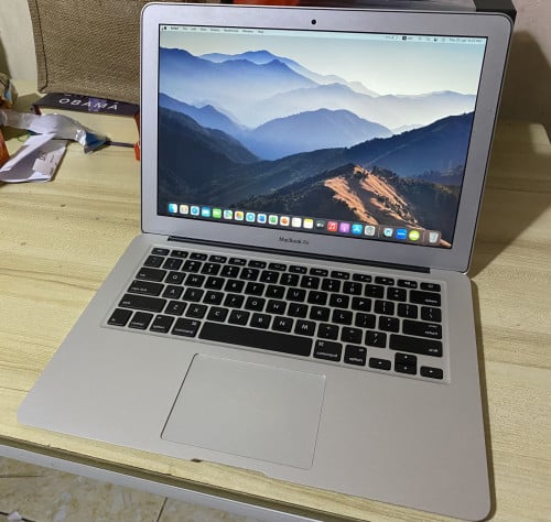 MacBook Air 2015  នៅល្អប្រើ  ថ្មប្រហែល៥ម៉ោង  មានឆ្នាំងសាកស៊ីន បិតscreenរួច ស្ដើងស្អាត