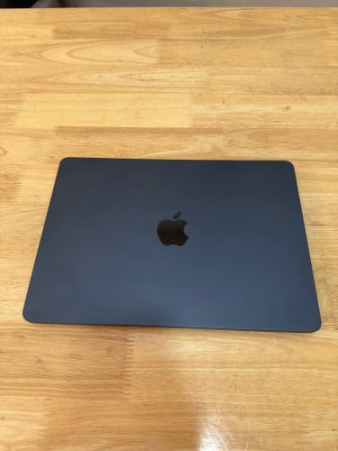 MacBook Air M2 2022 13”6Ram 16G SSD 256GBattery 100%