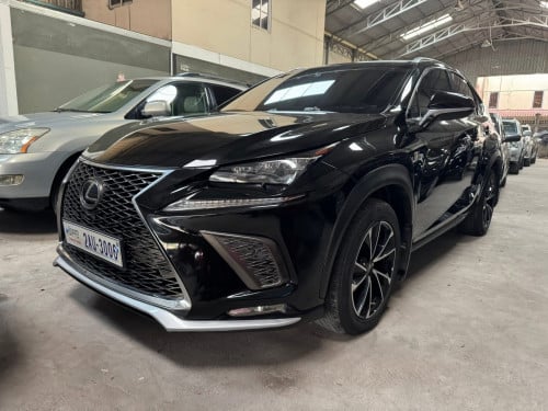 Nx200T 015 Full 9បូតុង​ ប៉ុង​2 ពណ៌​ខ្មៅគ្រីស្តាល់​ ក្នុងCherry