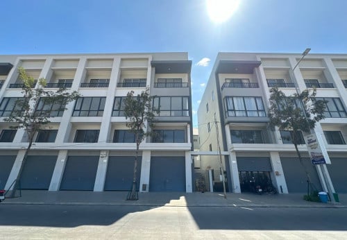 Shop House Side 1m for Sale & Rent  in Borey Chip Mong Park Land Pochentong( A-85)