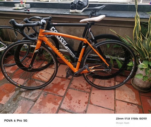 Specialized Allez.year 2016. Aluminum frame.mavic whellset.full Shimano 105.