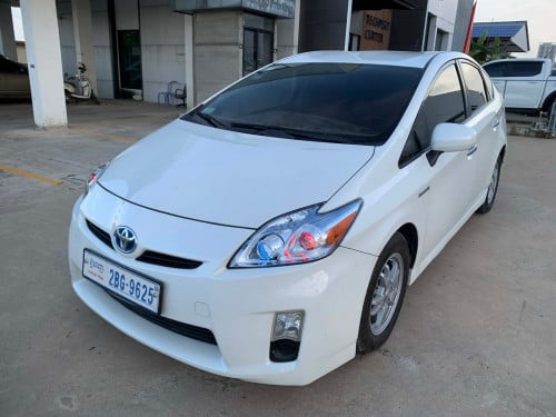 Toyota Prius សេរីឆ្នាំ2010 option 3ធានាឡានស្អាតអត់បុកអត់ច្រេះឡានថ្មីប្រពន្ធ័ភ្លេឺងជេីងក្រោមម៉ាអែម
