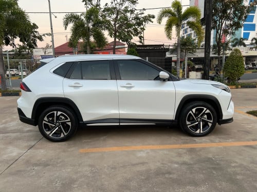 TOYOTA YARIS CROSS 2024 ប្របាន2មុឺនគីឡូជាងតំលៃពិសេស30500$ចរចា