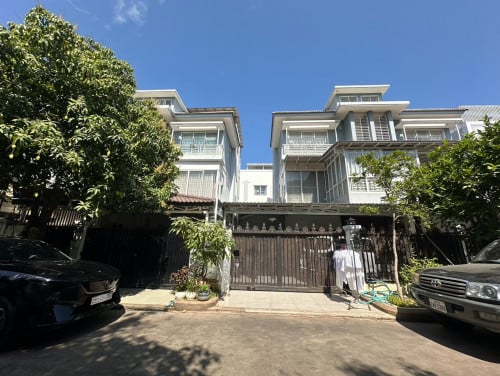 Twin villa Side 3m for Rent  at Borey Peng huoth Boeng snor project Macurean I ( A-99)