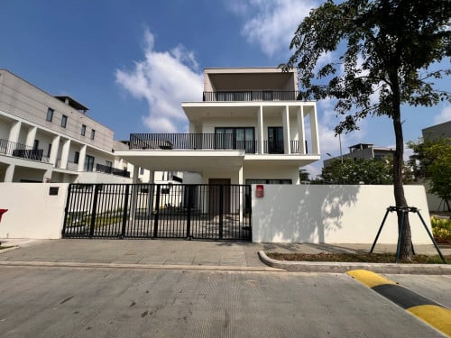 Villa for RENT! • Location: Borey Chankiri Along Nationals road2.