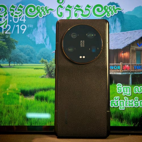 Xiaomi 13 Ultra ស្អាត99%(វ៉ៃដូរបាន)មានធានាច្បាស់លាស់ត្រឹមត្រូវ