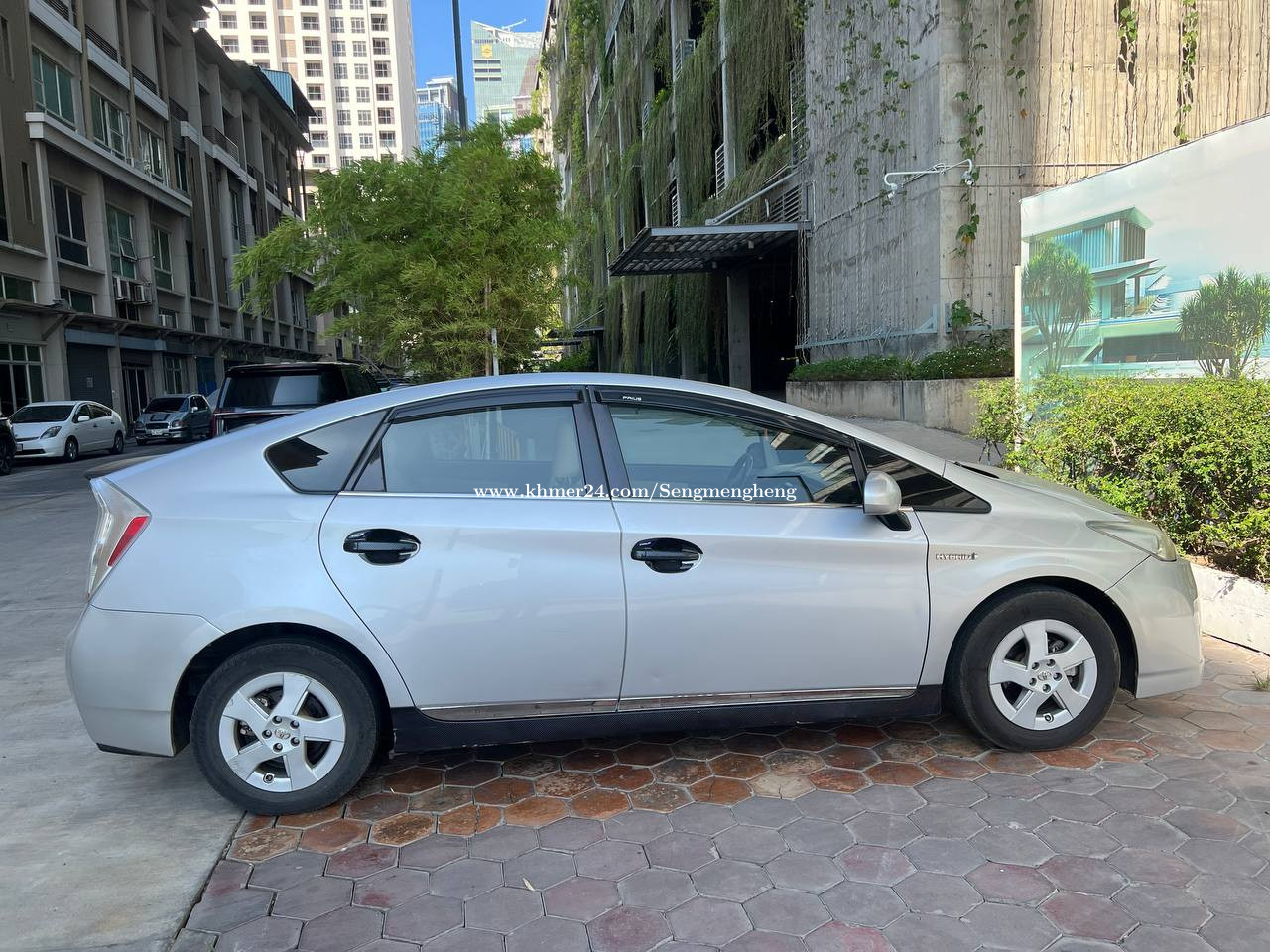 Prius 2011 Rmb Prius 2011 Silver price $15000.00 in Phsar Kandal Pir, Doun Penh, Phnom ...