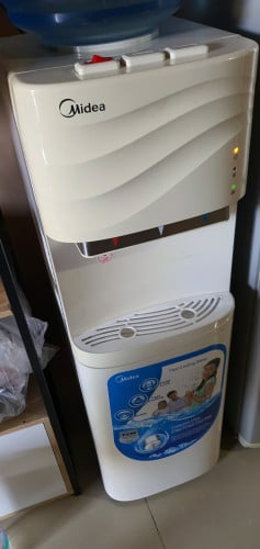 ម៉ាស៊ីនទឹកក្ដៅទឹកត្រជាក់លក់នៅស្អាតដំណើរការធម្មតាល្អប្រើស៊ីភ្លើងតិច