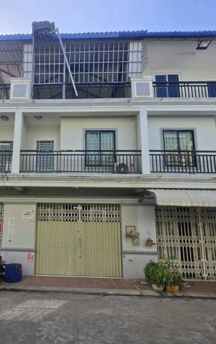 ផ្ទះល្វែងវីឡាកូនកាត់ 3 ជាន់ ជិតផ្សារព្រៃទា លក់បន្ទាន់