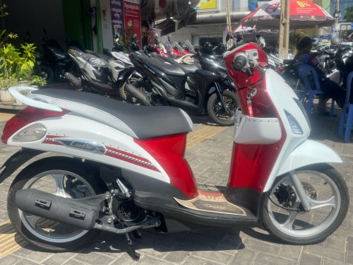 ម៉ូតូនៅស្អាត. ទិញតពីរម្ចាស់ដើម