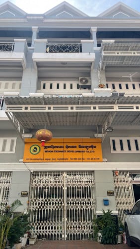 ផ្ទះល្វែងមុខបុរី