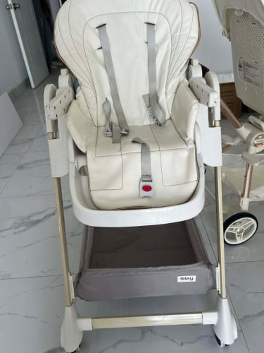 កៅអីបាយកូនក្មេង