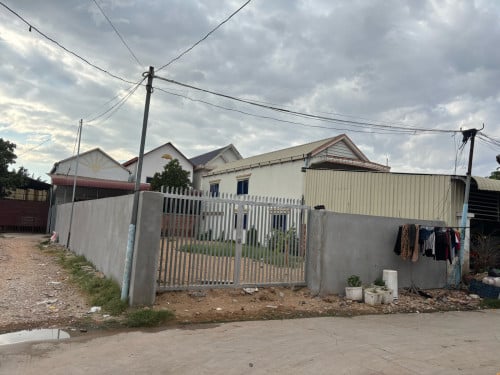 ដីម្ចាស់ផ្ទាល់