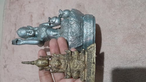 លក់របស់បុរាណពីដើម