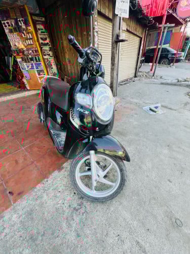 ម៉ូតូ​ស្អាត​ ម្ចាស់ដេីម