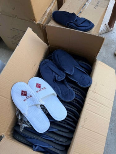 ស្បែកជើង