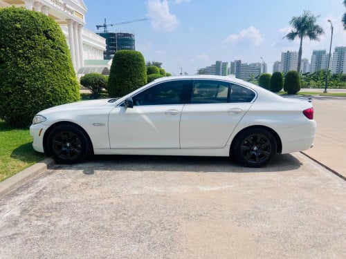 ឡានលក់013 528i