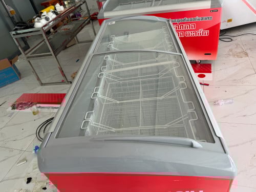 ទូរទឹកក កកសុទ្ធ 1.60m ម៉ាកSanden នៅថ្មីណាស់ ហើយនៅធានាពីក្រុមហ៊ុនទៀត