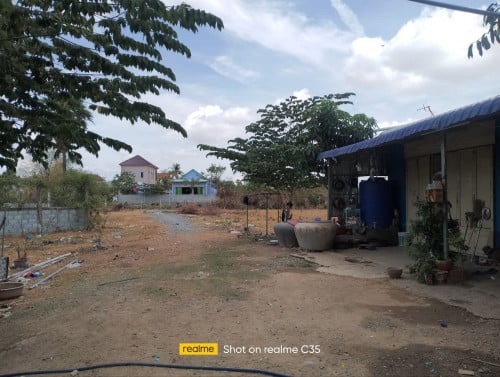 ដីលក់នៅជិតភ្នំបាសិត ក្បាល20ម៉*15ម៉