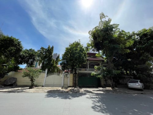 វីឡាទោលសំរាប់ជួល នៅចំការមន ជិតបឹងកេងកងមួយ - តម្លៃជួល : 3000$ ចរចា-