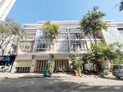 ផ្ទះអាជីវកម្ម សម្រាប់ជួល ក្នុងបុរីប៉េងហួតបឹងស្នោរ l