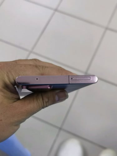 ចងលក់Note20 ultra korea sim112g 256g  ដានឣេក្រង់តិចសាតថ្មកាន