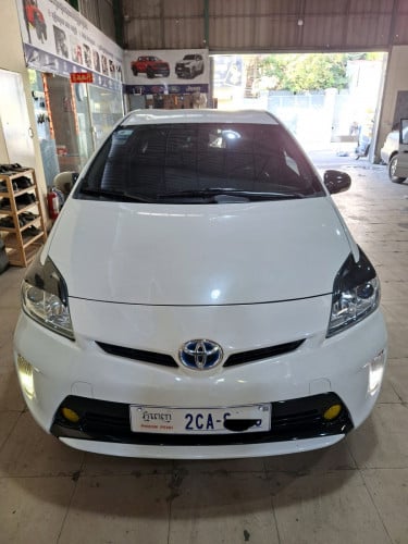 មានលក់គំរប់បិតលើចង្កៀងPrius 010/012