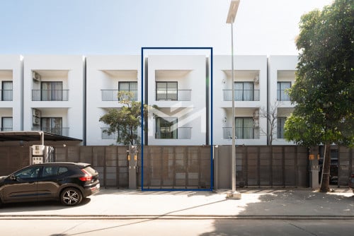 🏡  វីឡាកូនកាត់ទំនេីបសម្រាប់លក់ Modern Link Villa For Sale in Veal Sbov