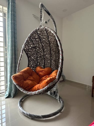Hanging chair (កៅអីលំអផ្ទះ)