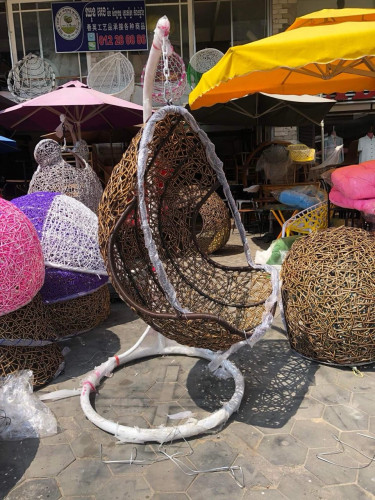 Hanging chair (កៅអីលំអផ្ទះ)